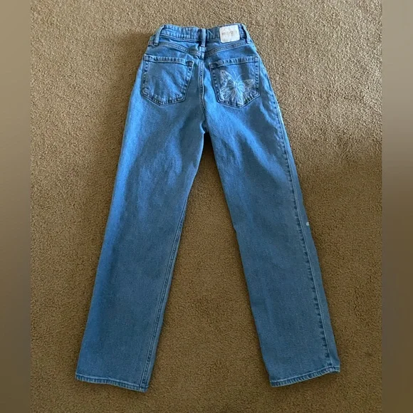Hollister Ultra High Rise Butterfly Print Baggy Jeans - Picture 6 of 8